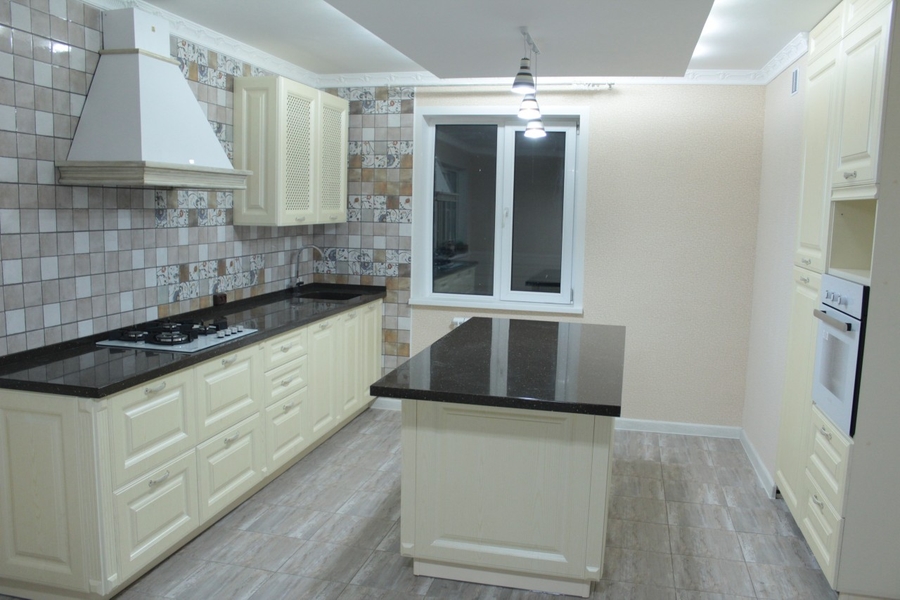 Белый кухонный гарнитур-Кухня МДФ в ПВХ «Модель 495»-фото1