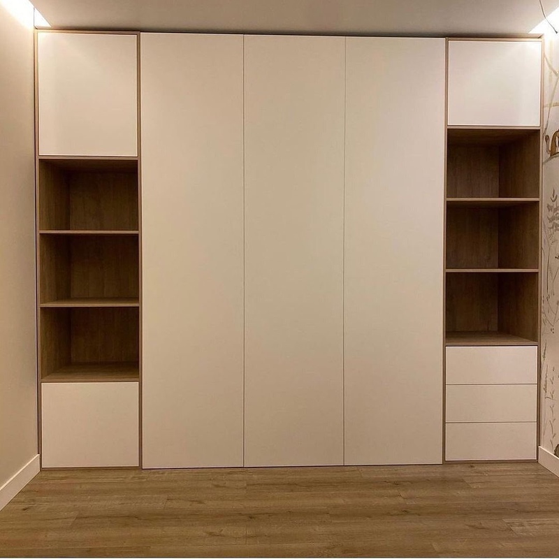 Встроенные распашные шкафы-Встроенный распашной шкаф в детскую «Модель 32»-фото1